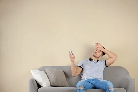 التكييف يشتغل شويه ويفصل