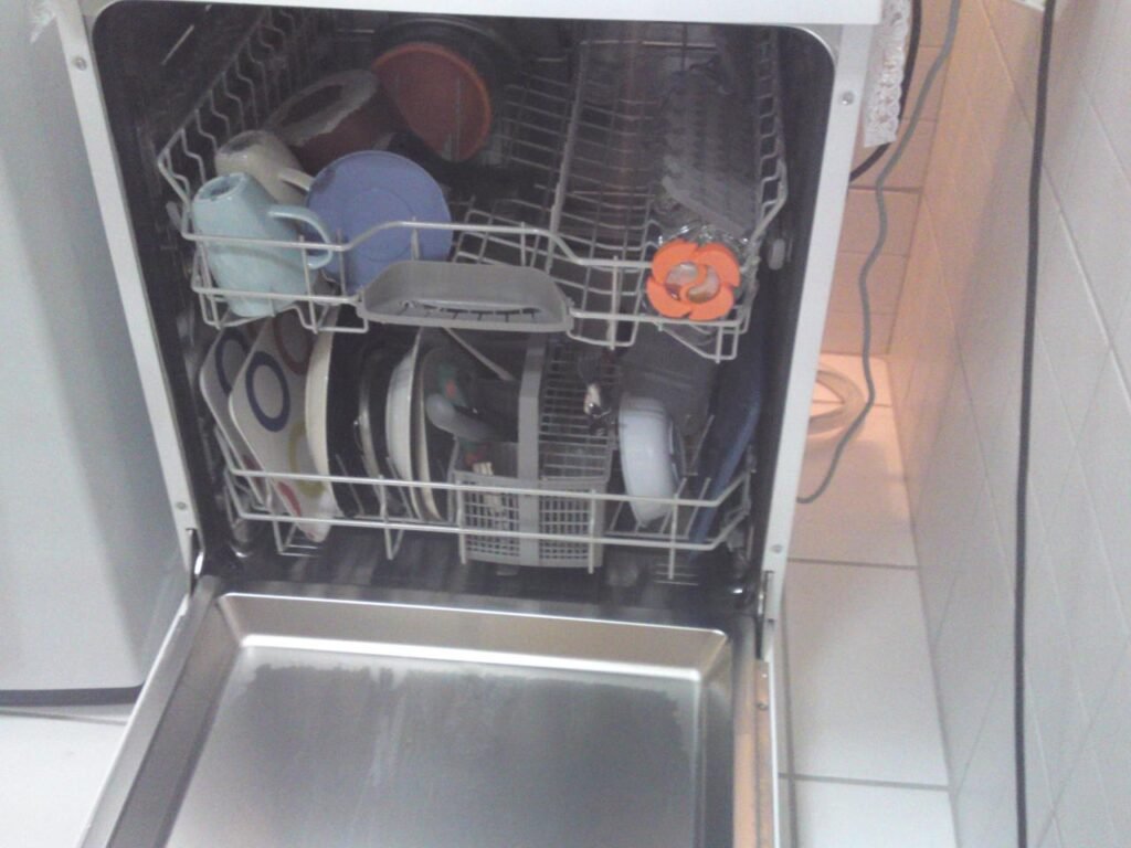  غسالة الصحون اريستون ماتنظف