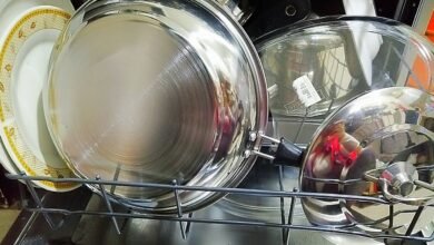 غسالة المواعين تطلع المواعين بيضاء