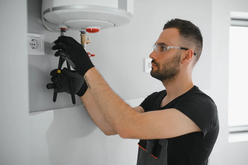 فريق صيانة سخانات فريش الخط الساخن متاح على مدار اليوم